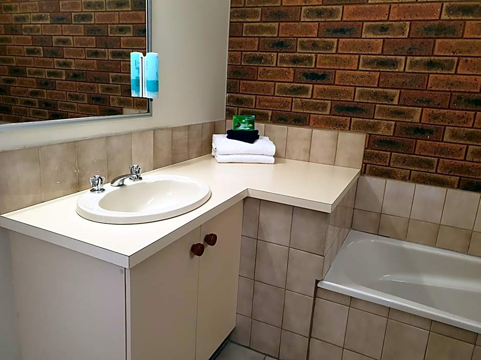 The Finley Palm Motor Inn