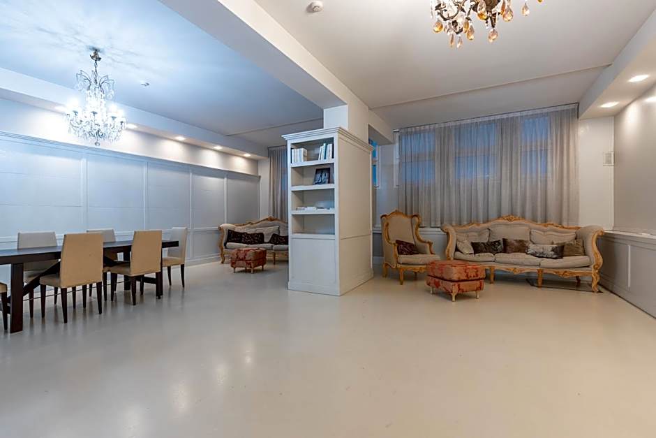 Wall Art Hotel & Residence