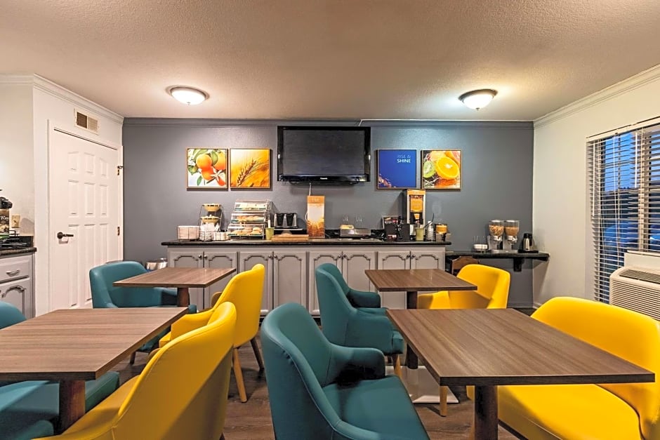 Quality Inn & Suites Tulare