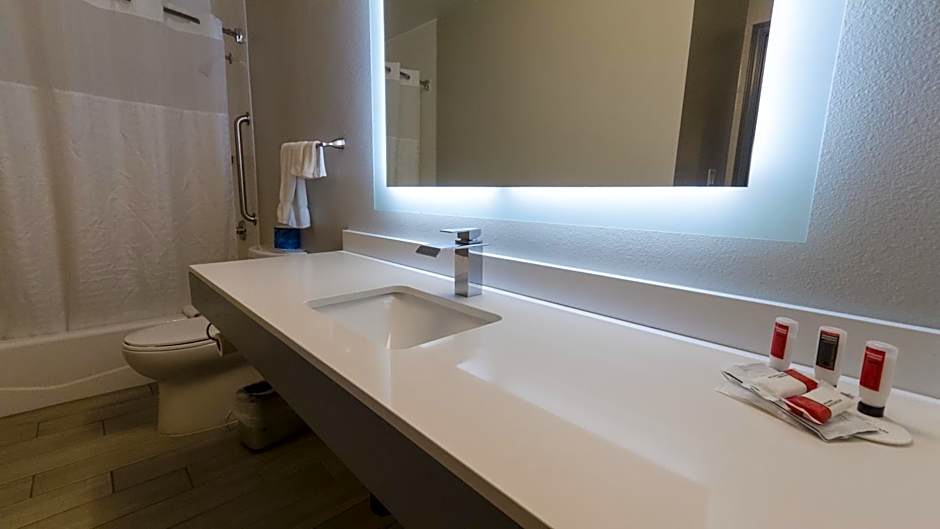 Super 8 by Wyndham Santa Cruz Beach Boardwalk