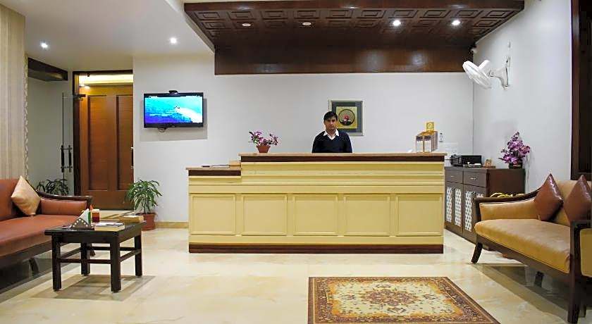 Hotel Green View - Behind Pramarth Niketan