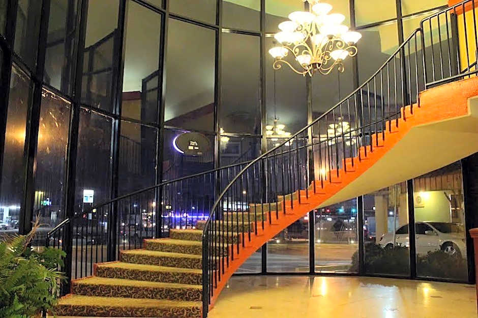 Rose City Inn & Suites