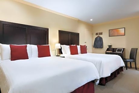 Deluxe Studio 2 Queen Beds