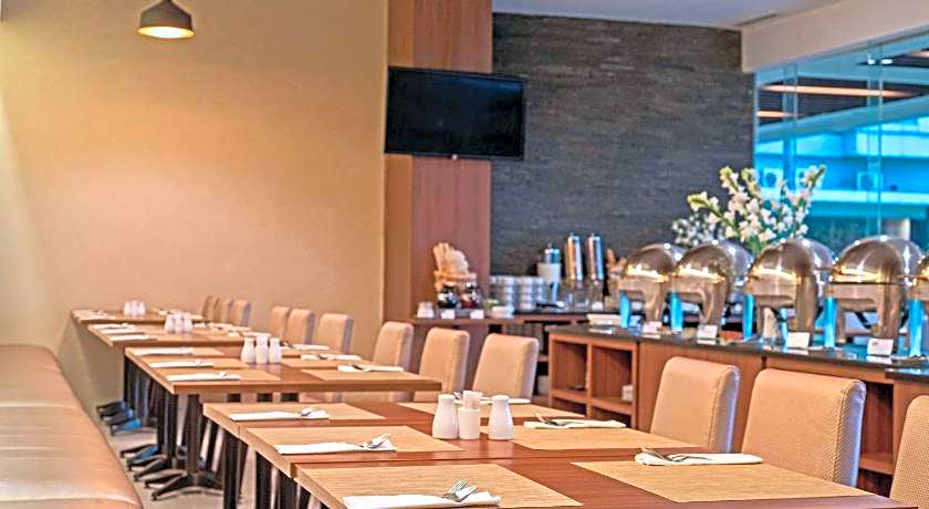 Grand Whiz Poins Simatupang Jakarta