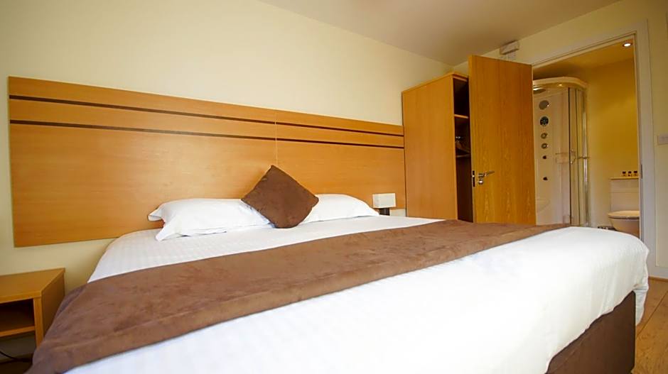 Crompton Court Apartments