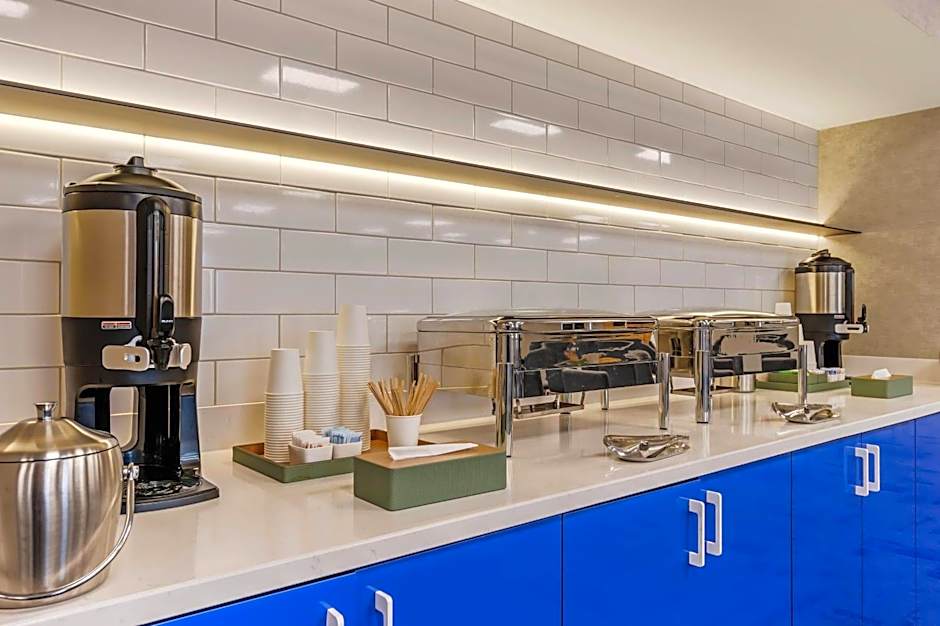 Clarion Lakeside Inn & Conference Centre