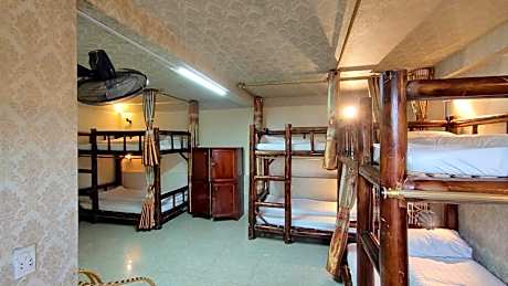 6-Bed Mixed Dormitory Room