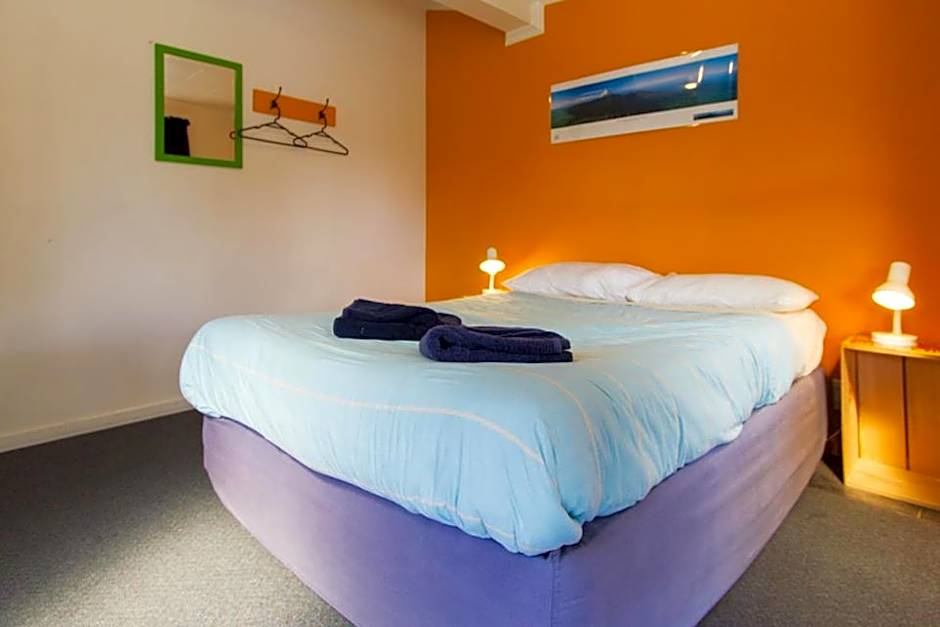 Sequoia Lodge Backpackers