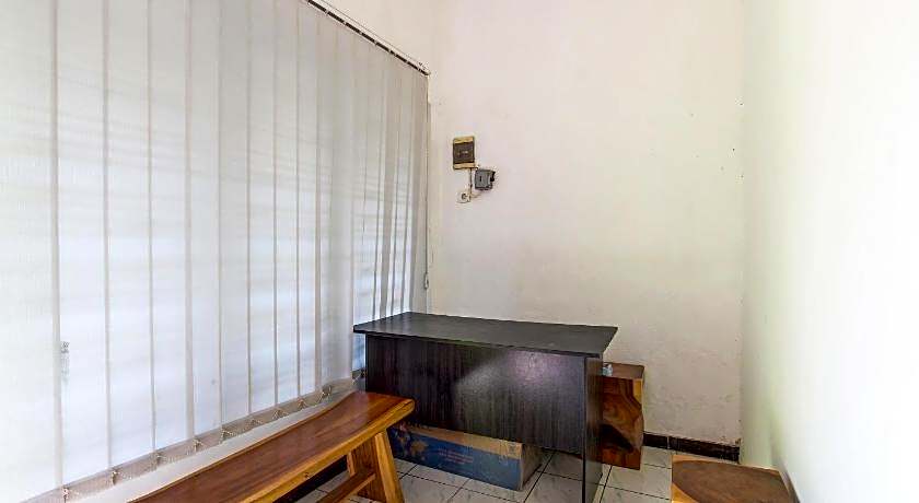 SPOT ON 91521 Mayong Guesthouse