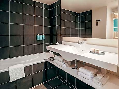 Junior suite, view Paris - 1 queen bed & 1 double sofa bed