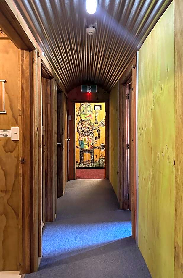 The Crossing Lodge & Backpackers