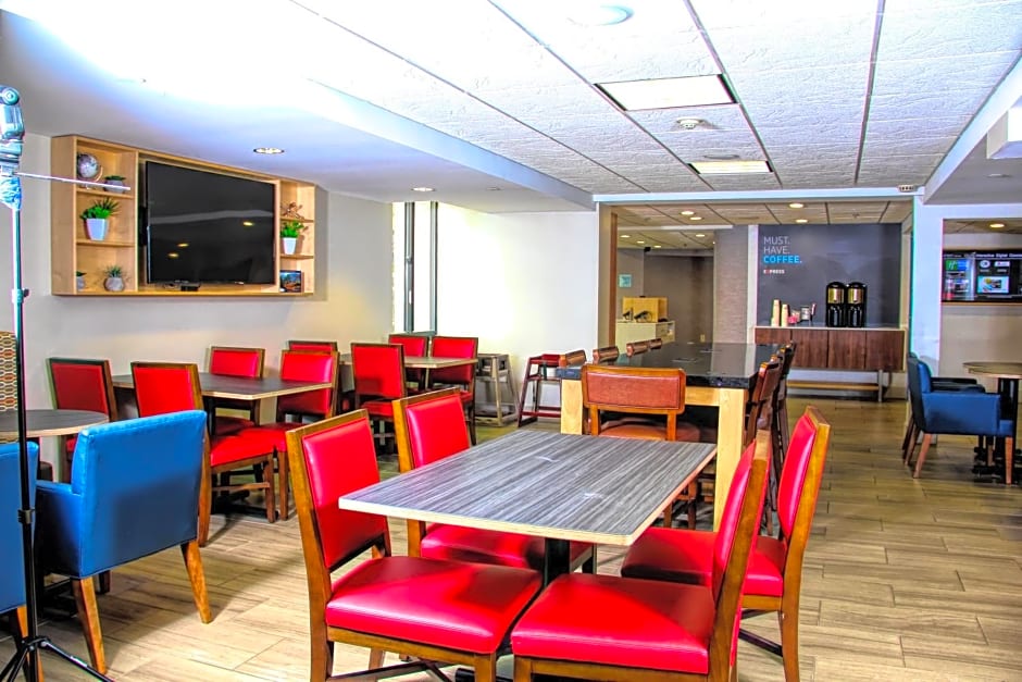 Holiday Inn Express Rochester - Greece By IHG