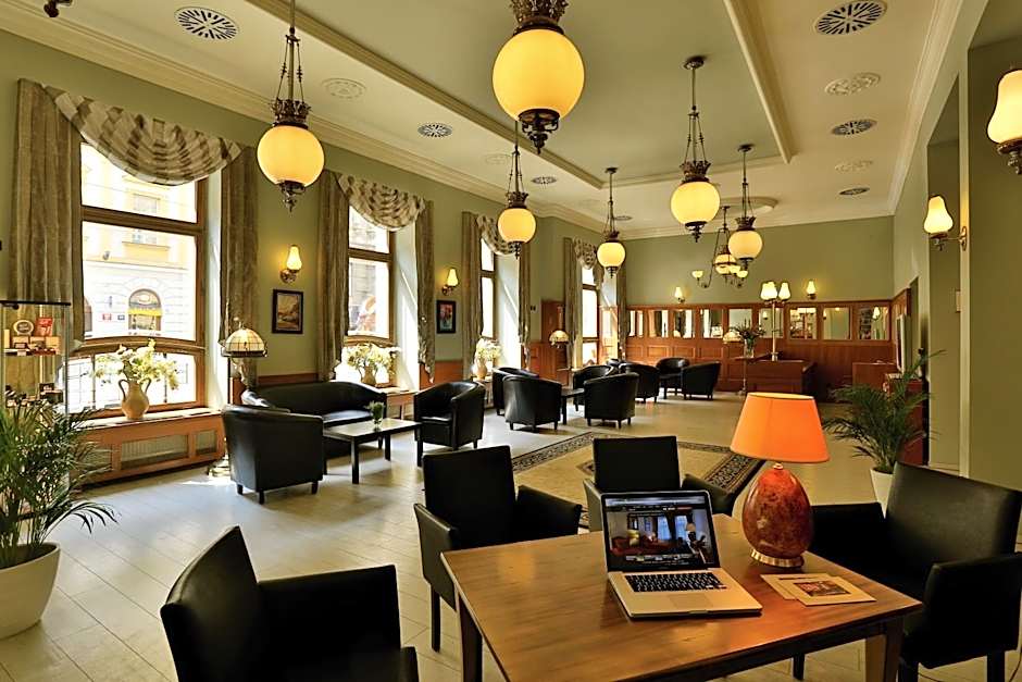 Ariston & Ariston Patio Hotel