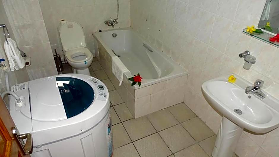 Reef Holiday Apartments