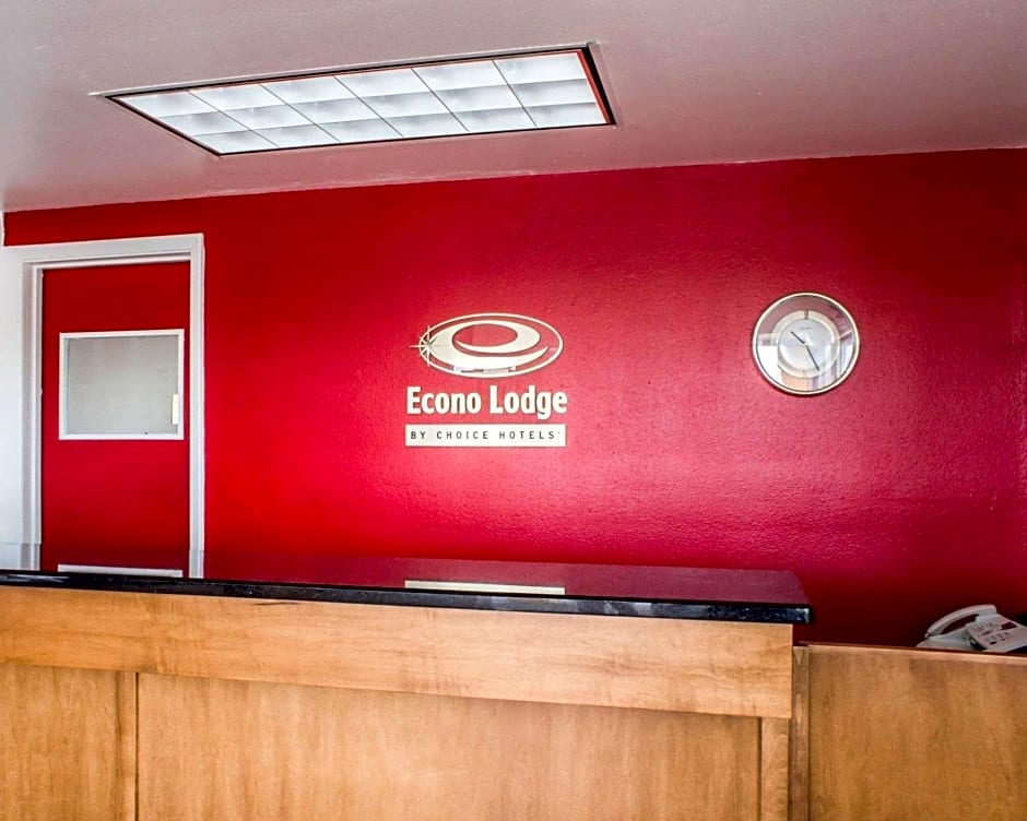 Econo Lodge University
