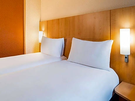 Standard Room with 2 Single Beds