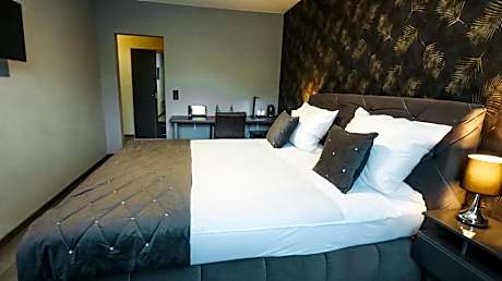 Single Room with Private Bathroom
