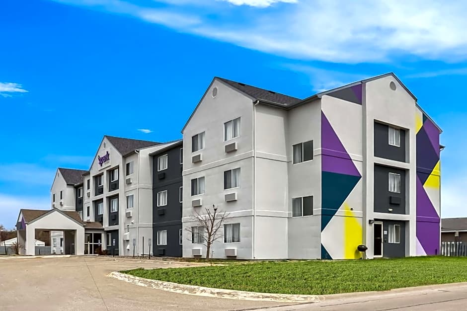 Spark by Hilton Moline Quad Cities