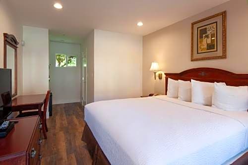 Studio City Courtyard Hotel
