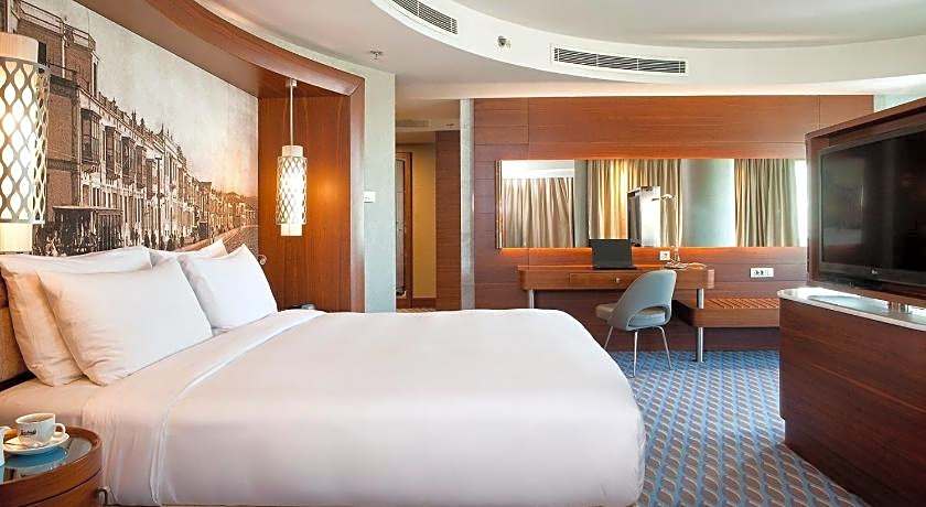 Renaissance by Marriott Izmir Hotel