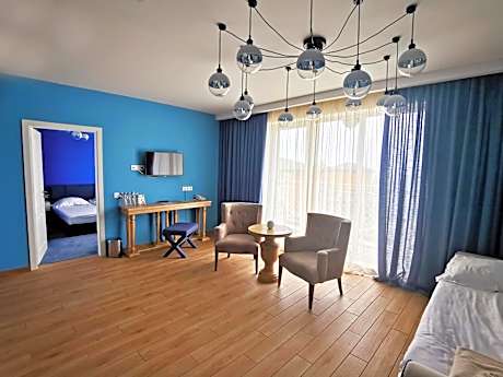 Spiderman Thematic Apartment (4 Adults + 1 Child)