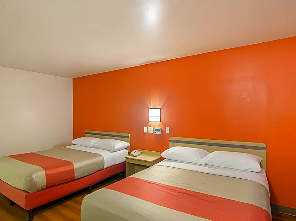 Motel 6-Buena Park, CA - Knotts Berry Farm - Disneyland