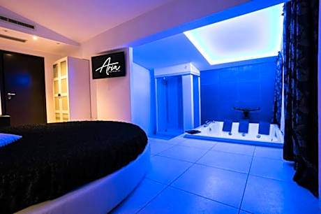 Suite with Hot Tub