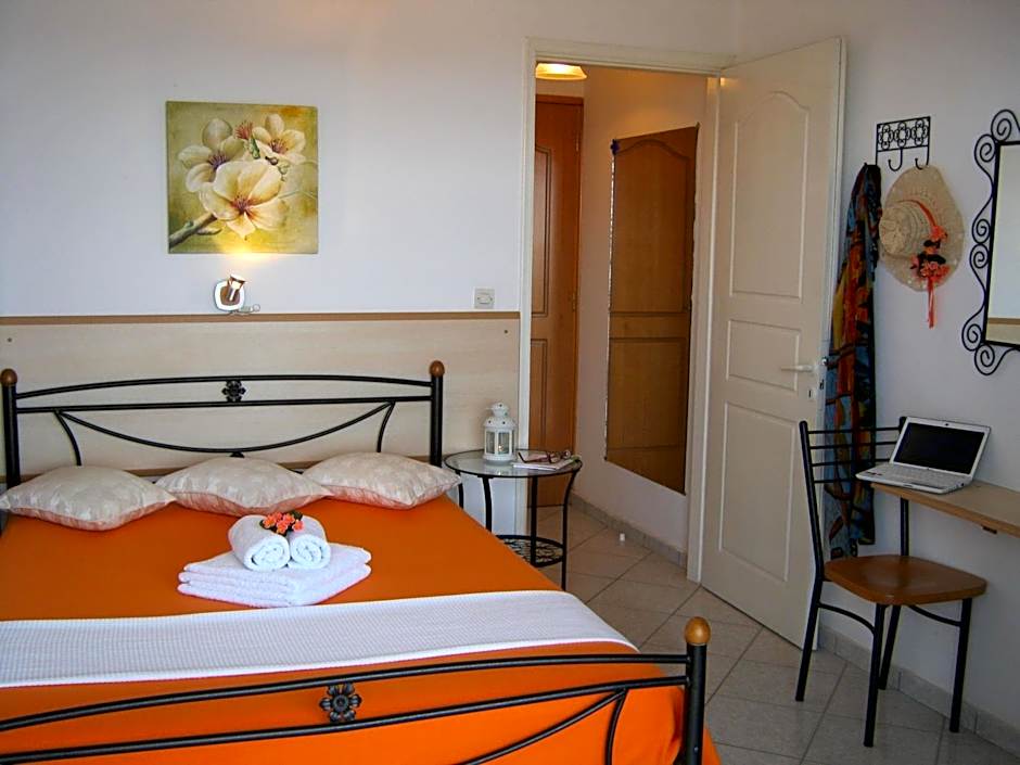 Neapoli Rooms