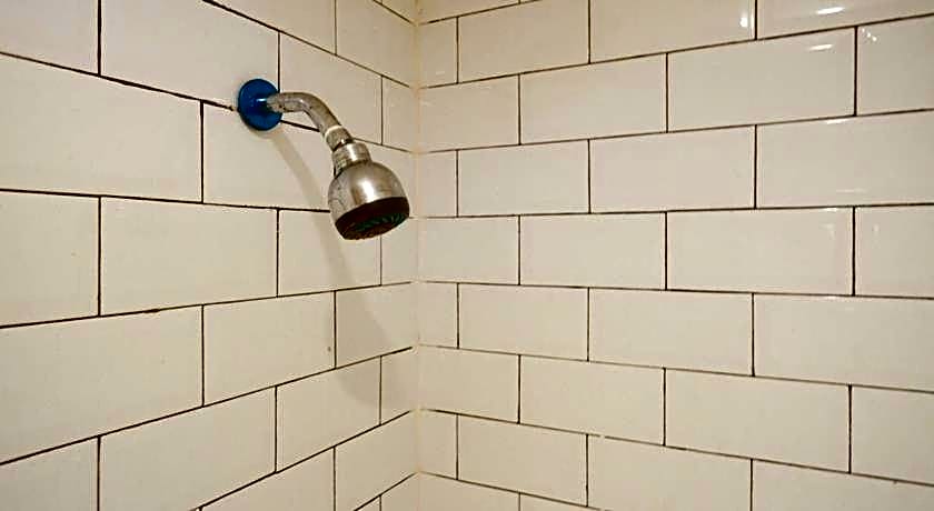 RedDoorz Plus @ Losari Makassar