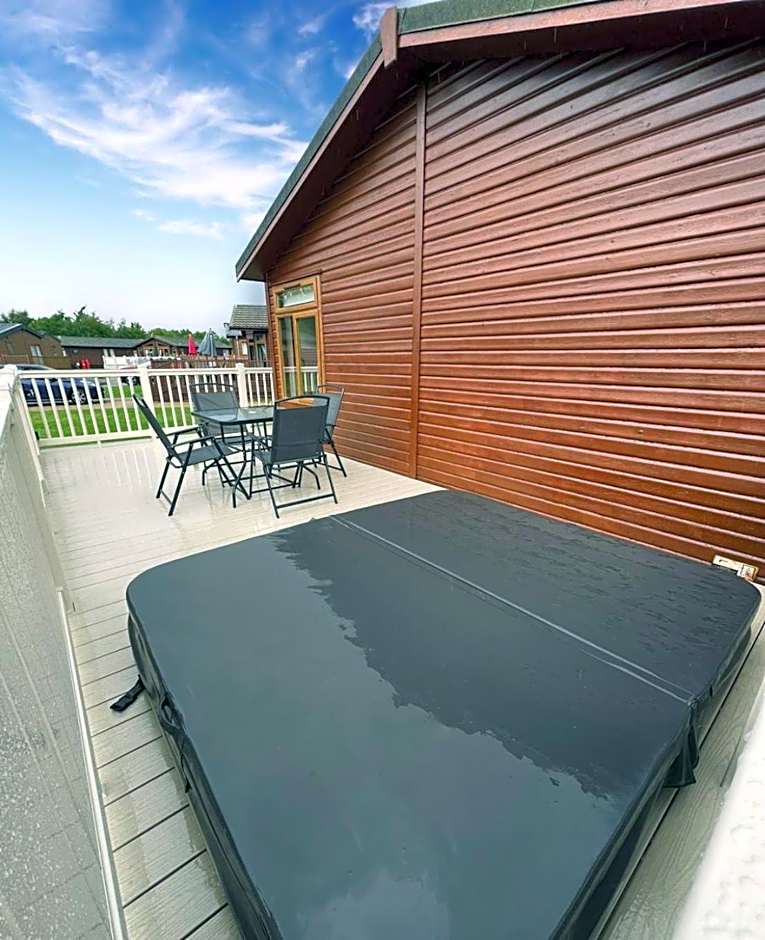 Chestnut Lodge With Hot Tub