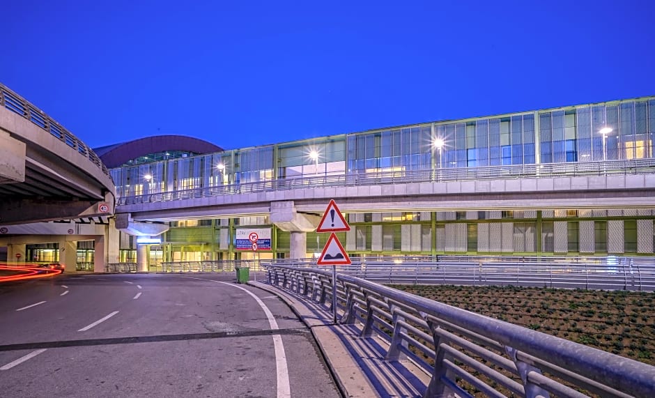 Tav Airport Hotel Izmir