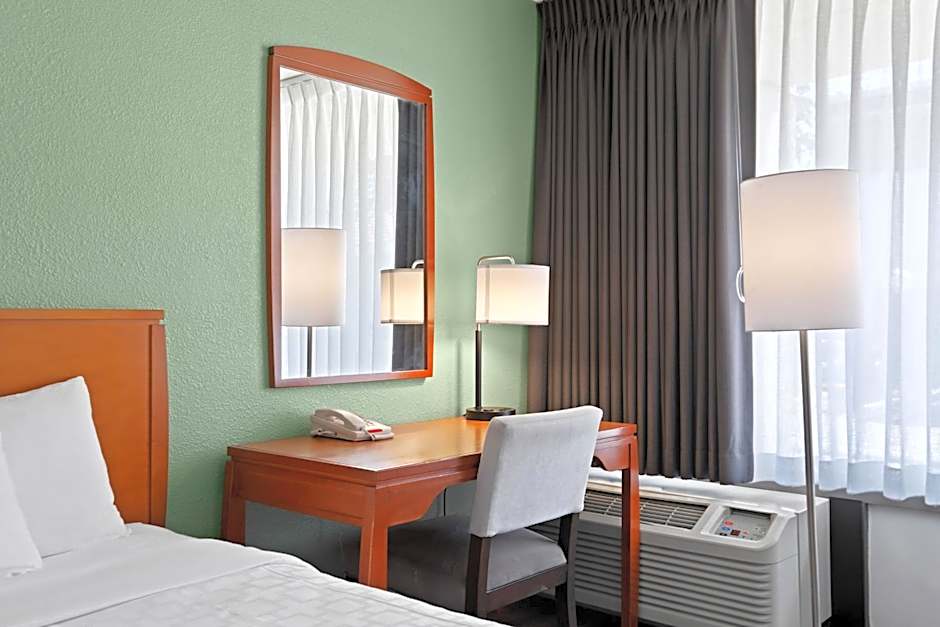 Vagabond Inn Executive Old Town