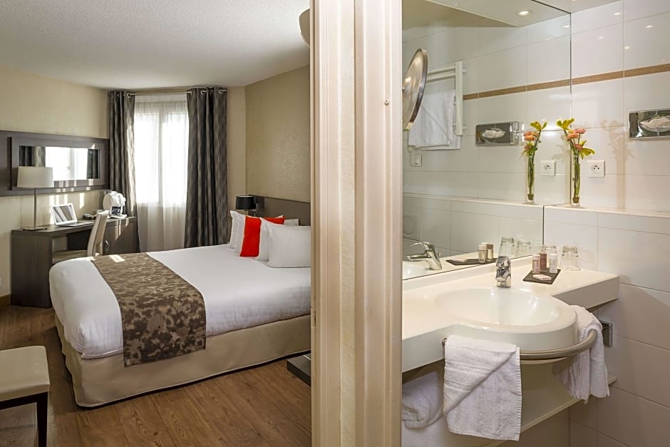 Photo 1 of 2 of Executive 1 King Bed, Hill View