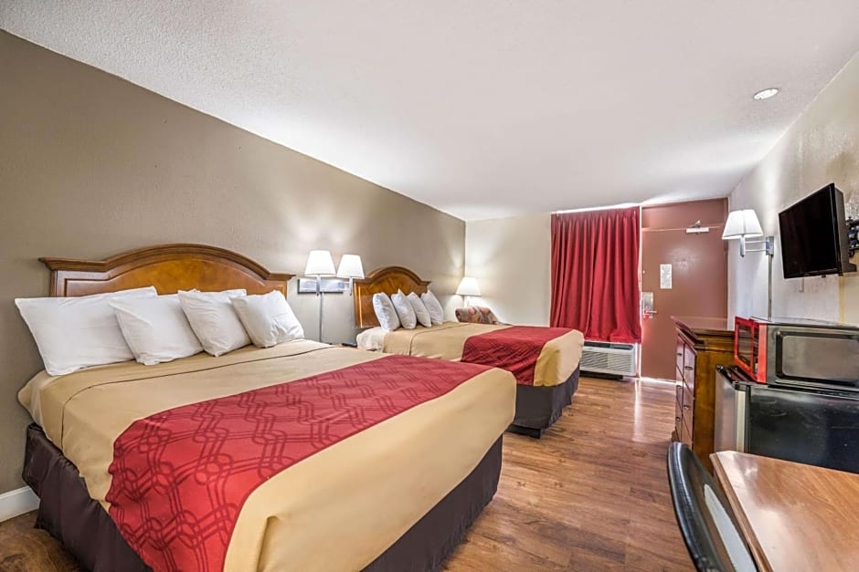 Econo Lodge Inn & Suites Macon