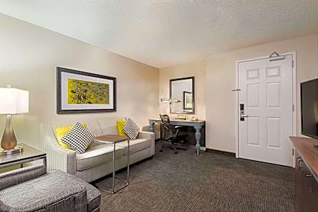 1 King Mobility Accessible W/Bathtub