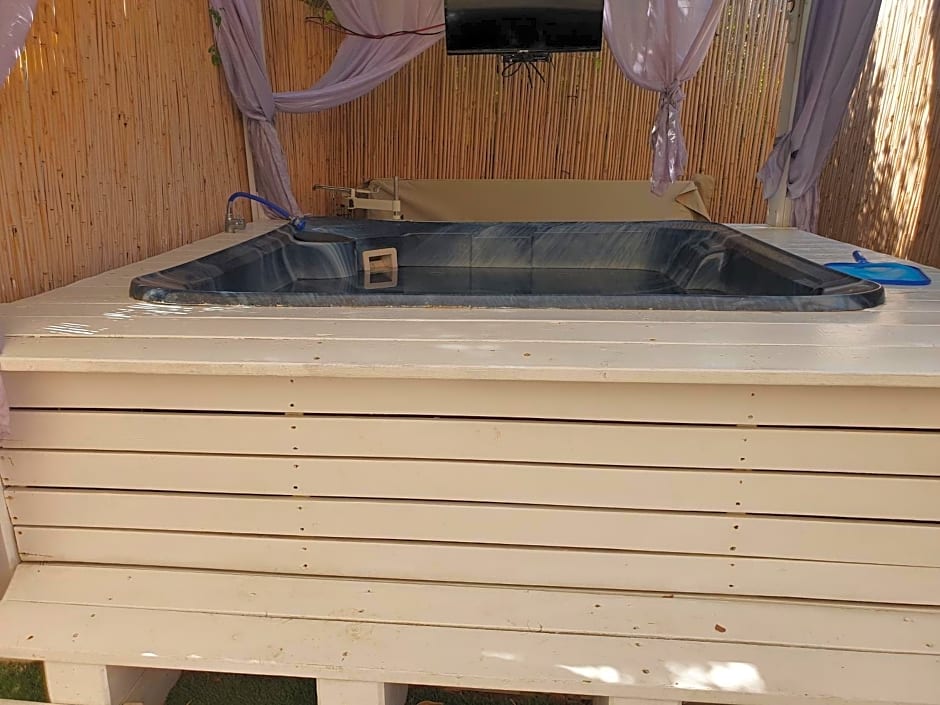 Zimmer Belev HaKikar- Dead sea