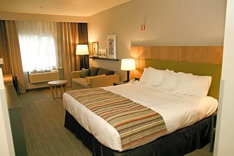 One-Bedroom King Suite with Whirlpool
