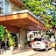 RedDoorz Plus Syariah near Java Supermall Semarang 2