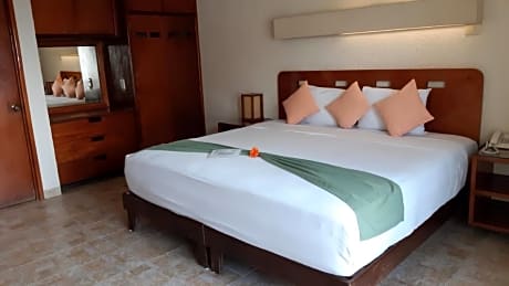 Deluxe Double Room with Balcony and Sea View