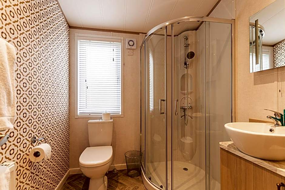 Hemingway Lodge with Hot Tub