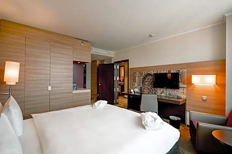 1 King Suite City View