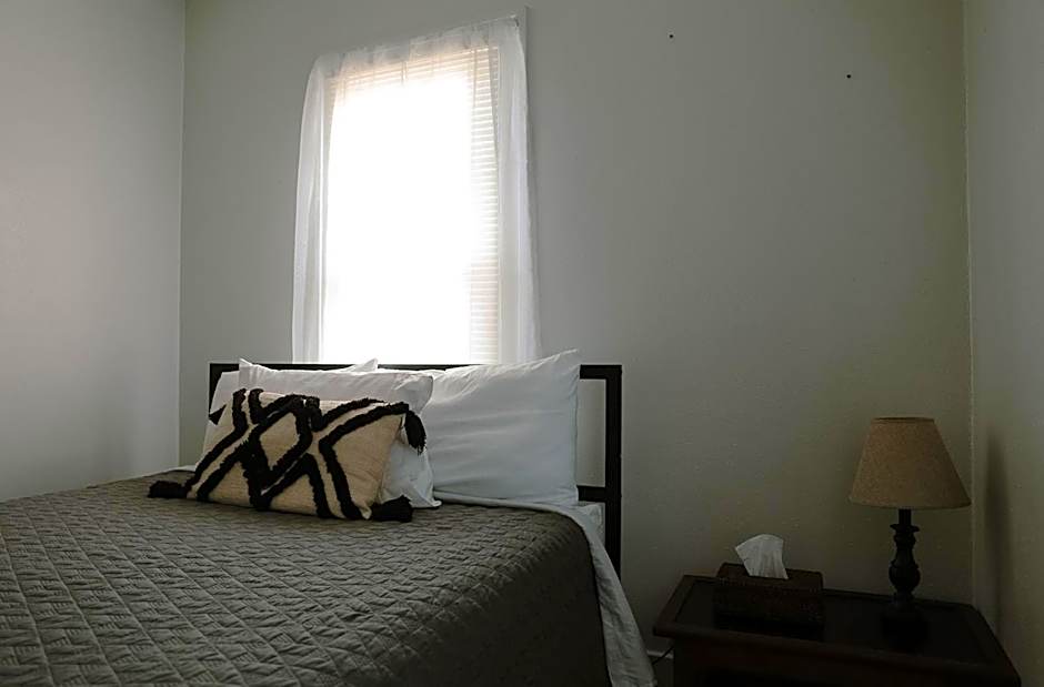 East Side Motel & Cabins