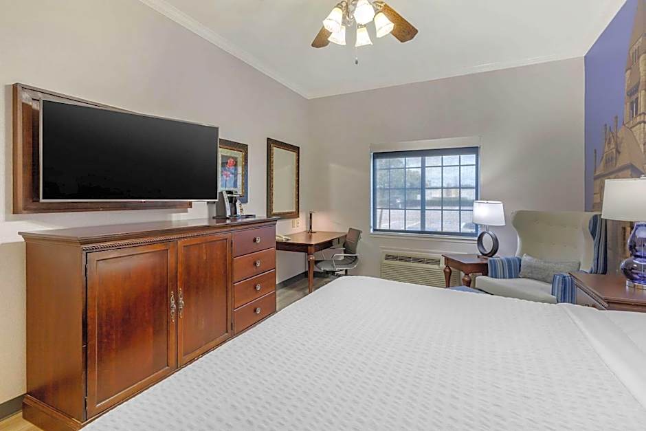 Clarion Pointe Sulphur Springs