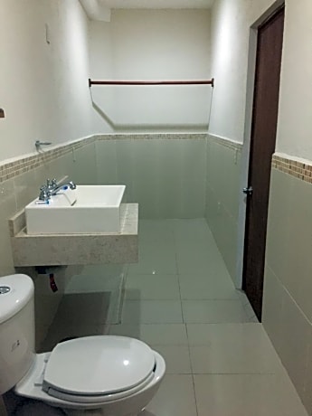 Family Room (5 Adults)