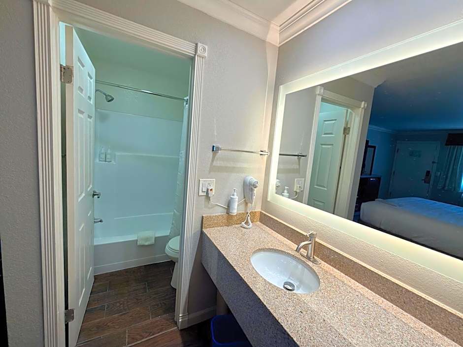 The Orchard Hotel Ukiah Wine Country Free Breakfast, Pool, & Hot Tub