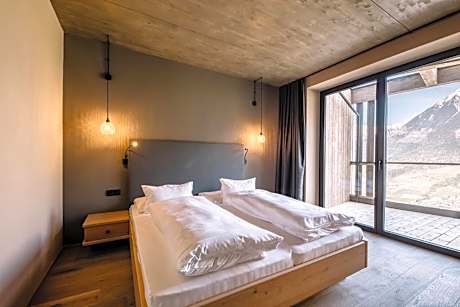 Apartment with Mountain View