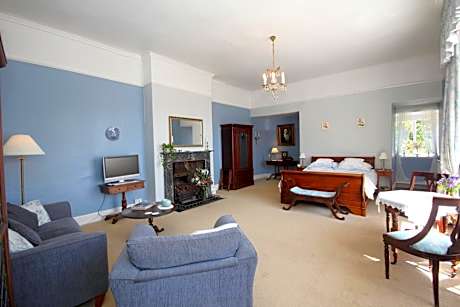 Superior King Room with Private Bathroom