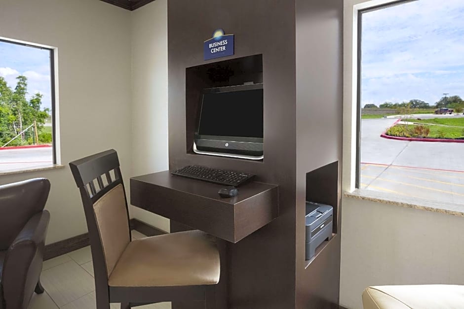 Days Inn & Suites by Wyndham Gonzales