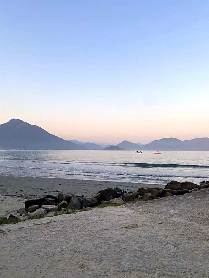 Chalé com churrasqueira - 50 metros da praia da Maranduba - Beira Mar