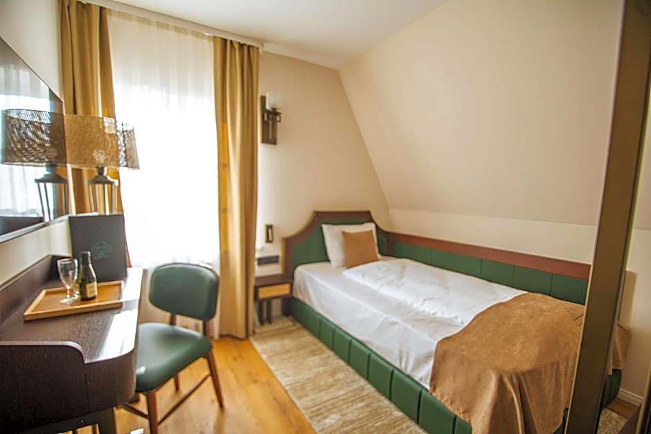 Photo 1 of 5 of Single Room